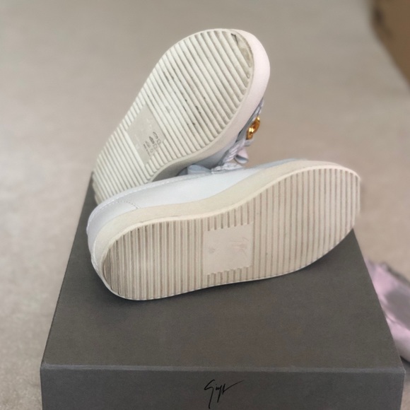 100% Authentic Giuseppe Zanotti White Sneakers - Picture 8 of 8